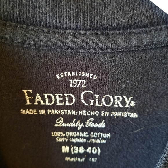 Men's size medium short sleeve American flag shirt. - Picture 3 of 3